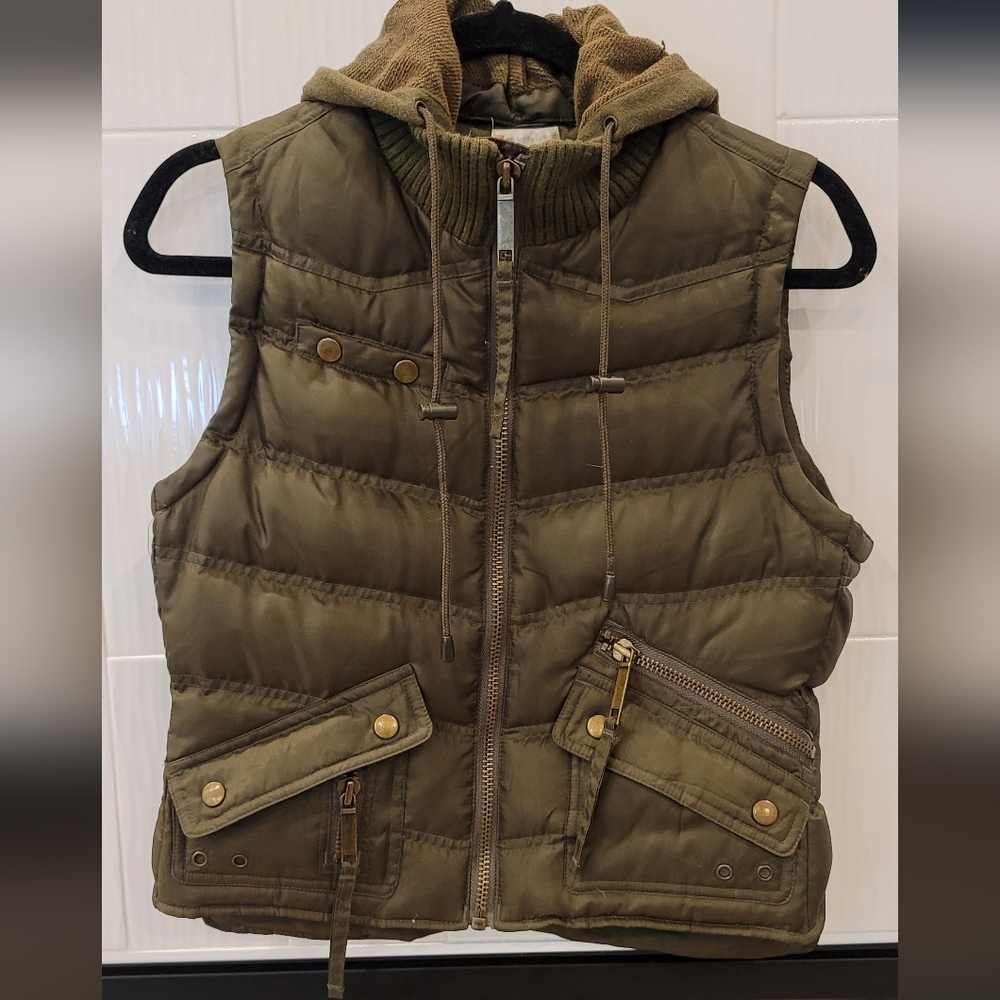 Womens No Boundaries Down Feathers Puffer Vest Size M